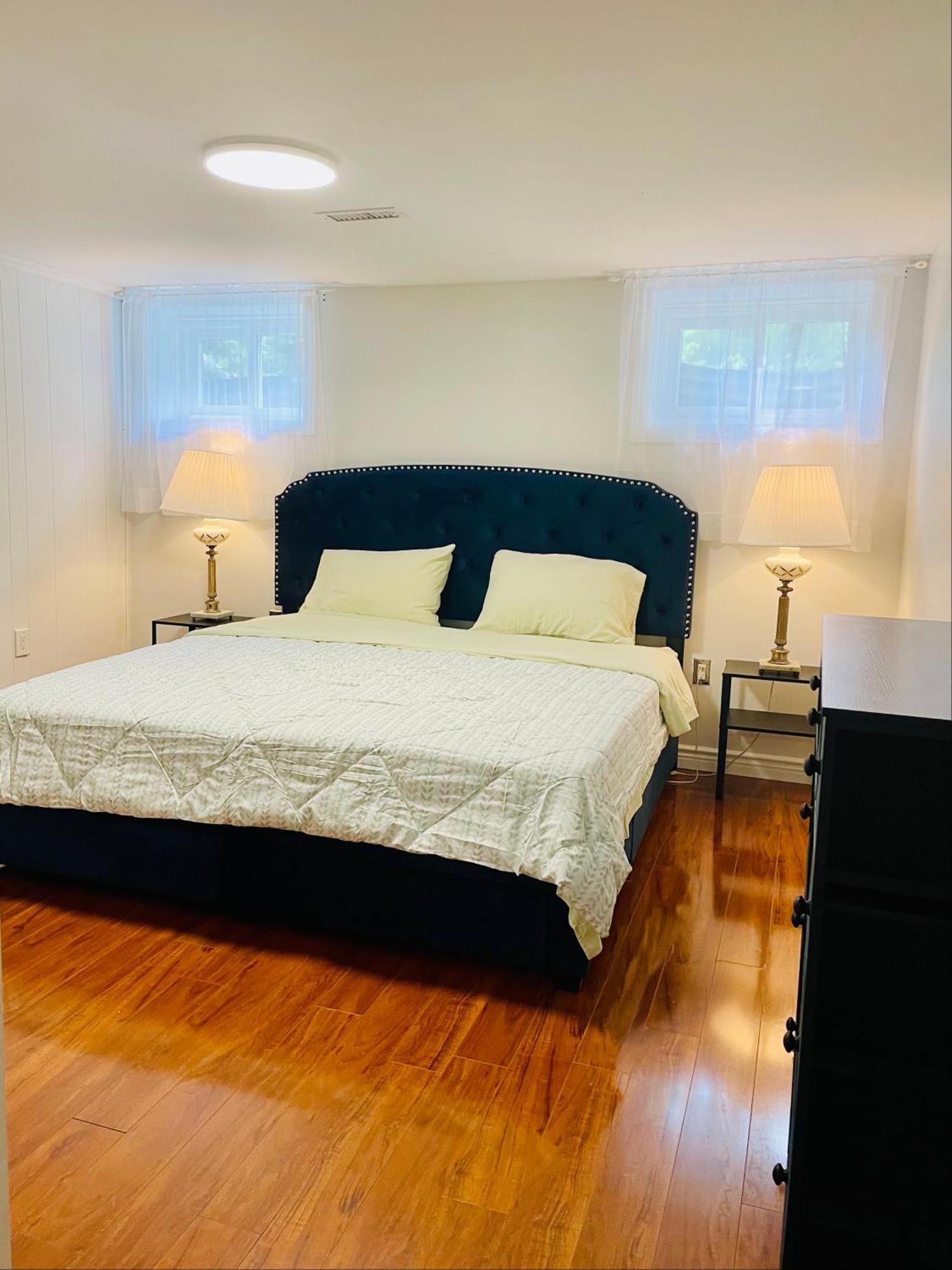 Entire Floor Privet Yard King Queen Bunk Bed Ferienhaus Toronto